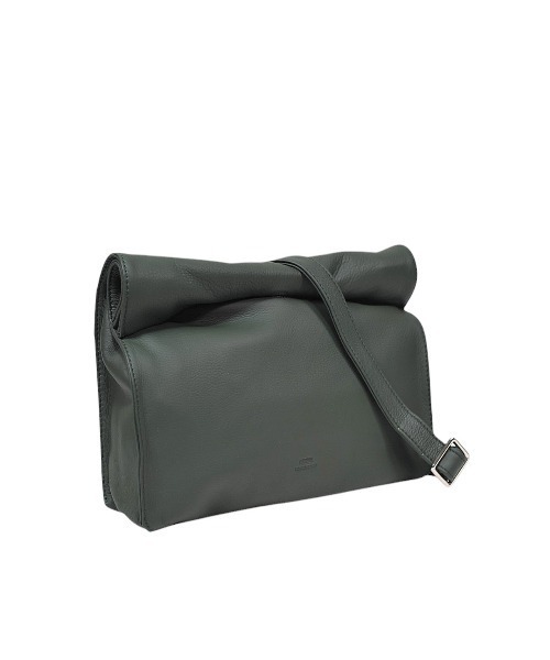 SEEKER（シーカー）の「【MATTE】ソフトレザー ボンディング2WAYロールショルダー SKB-MT15（ショルダーバッグ・メンズ・グリーン/ライム/ネイビー/ブラック/グレイッシュベージュ/キャメル・FREE）」の4枚目の写真
