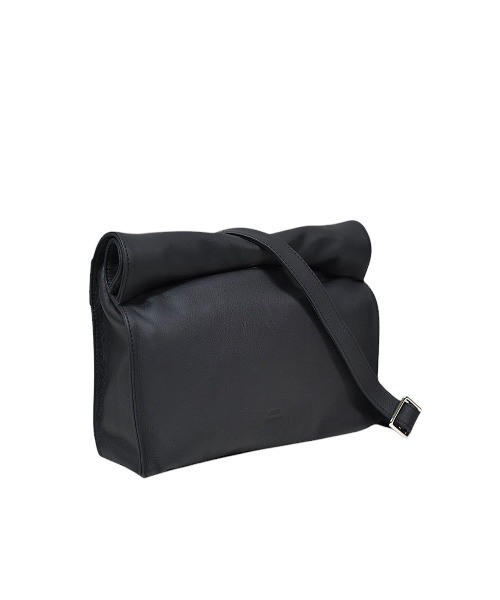 SEEKER（シーカー）の「【MATTE】ソフトレザー ボンディング2WAYロールショルダー SKB-MT15（ショルダーバッグ・メンズ・グリーン/ライム/ネイビー/ブラック/グレイッシュベージュ/キャメル・FREE）」の2枚目の写真