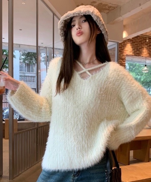 DIAVEL（ディアベル）の「冬SALE特価/クロスネックシャギーニットプル