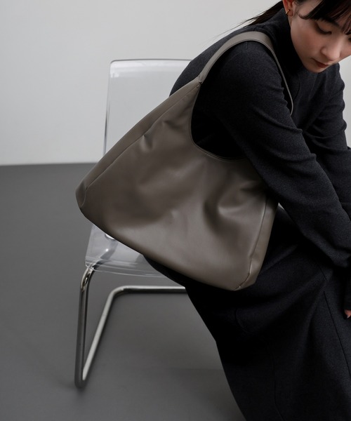 select MOCA(セレクトモカ)の「ワンハンドルシンプルトートバッグ(トートバッグ・レディース・ブラック/グレイッシュベージュ・FREE)」の11枚目の写真