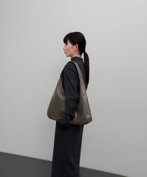 select MOCA(セレクトモカ)の「ワンハンドルシンプルトートバッグ(トートバッグ・レディース・ブラック/グレイッシュベージュ・FREE)」の14枚目の写真
