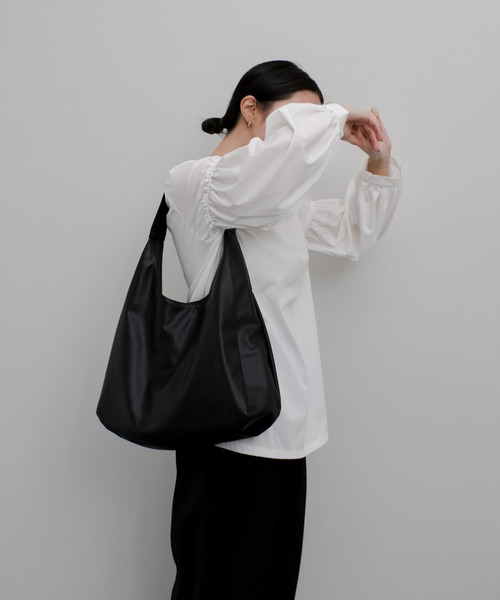select MOCA(セレクトモカ)の「ワンハンドルシンプルトートバッグ(トートバッグ・レディース・ブラック/グレイッシュベージュ・FREE)」の9枚目の写真