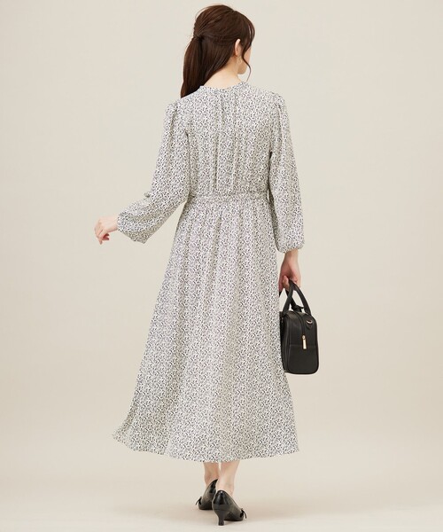 ANY SIS(エニィスィス)の「【洗える】フラワープリントワンピース × ニットベスト セット(セットアップ・レディース・アイボリー系4/ブラック系4・1/2/3)」の10枚目の写真