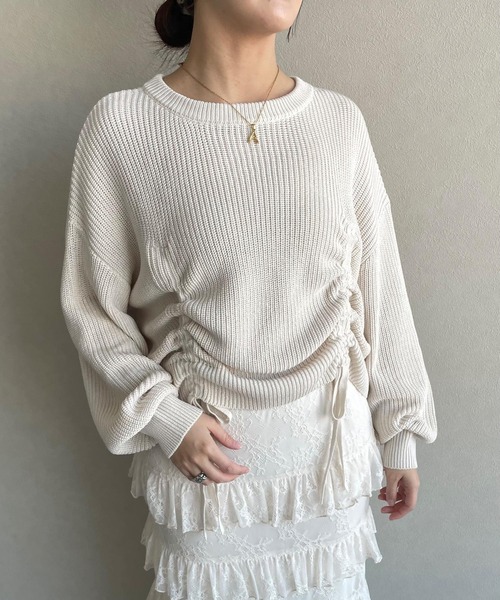mysty woman(ミスティウーマン)の「ドロストリボンニットプルオーバー 326655(ニット/セーター・レディース・ブラック/グレイッシュベージュ/オフホワイト・FREE)」の5枚目の写真