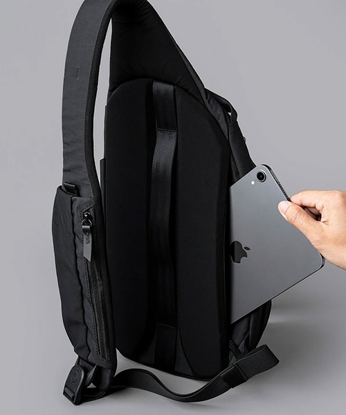 METRO CROSSBODY 左右2タイプ クロスボディバッグ（ショルダー