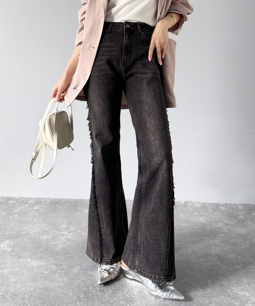 mily bilet（ミウィビレット）の「【mily bilet】とにかく美脚！サイドフリンジ使いヴィンテージ風デニムフレアパンツ（デニムパンツ・レディース・ブルー/ブラック/その他1・LARGE/MEDIUM/SMALL/X-LARGE）」の8枚目の写真