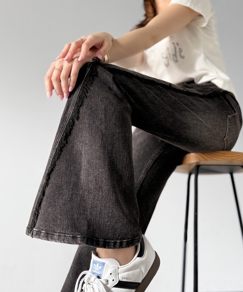 mily bilet（ミウィビレット）の「【mily bilet】とにかく美脚！サイドフリンジ使いヴィンテージ風デニムフレアパンツ（デニムパンツ・レディース・ブルー/ブラック/その他1・LARGE/MEDIUM/SMALL/X-LARGE）」の7枚目の写真
