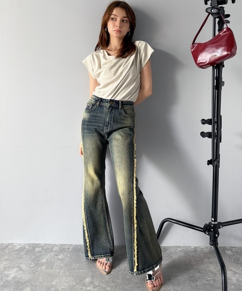 mily bilet（ミウィビレット）の「【mily bilet】とにかく美脚！サイドフリンジ使いヴィンテージ風デニムフレアパンツ（デニムパンツ・レディース・ブルー/ブラック/その他1・LARGE/MEDIUM/SMALL/X-LARGE）」の21枚目の写真