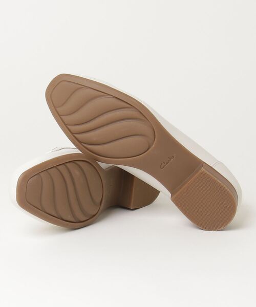 Clarks（クラークス）の「Juliet Aster / ジュリエットアスター（オフホワイトレザー）（パンプス・レディース・オフホワイト・UK3/UK3.5/UK4/UK4.5/UK5/UK5.5/UK6）」の3枚目の写真