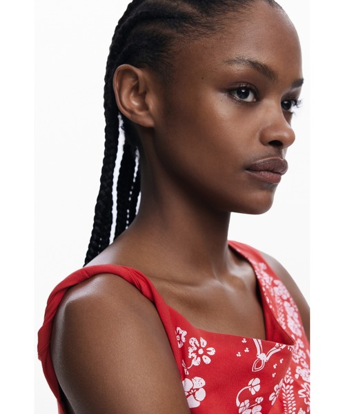 Desigual（デシグアル）の「バンダナ柄アシンメトリーミディワンピース（ワンピース・レディース・レッド・S/M/L/XL/XS）」の2枚目の写真