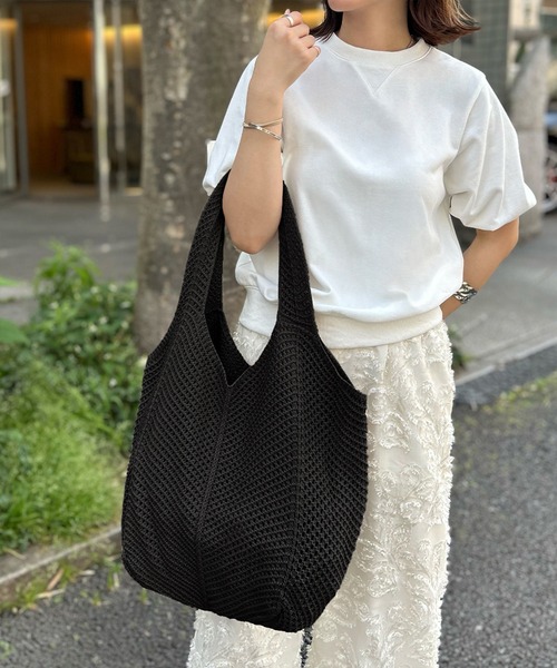 LOWO(ロワ)の「かぎ編みニットトートバッグ(トートバッグ・レディース・ベージュ/グリーン/レッド/ブラック/オフホワイト・FREE)」の3枚目の写真