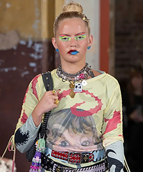 Chopova Lowena(チョポヴァ ロウェナ)の「LOVERS EARRINGS(ピアス(両耳用)・レディース・ゴールド・ONE SIZE)」の3枚目の写真