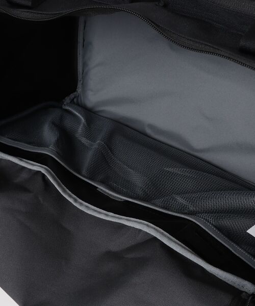 NIKE（ナイキ）の「《NIKEアパレル》ﾕｰﾃｨﾘﾃｨSﾊﾟﾜｰﾀﾞｯﾌﾙﾊﾞｯｸﾞ2.0（ボストンバッグ・メンズ・ブラック・フリー）」の4枚目の写真