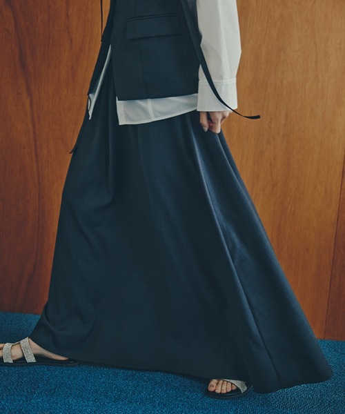 N.（N. Natural Beauty Basic）（エヌエヌナチュラルビューティーベーシック）の「ビスチェトップ＆スカートセット（ワンピース・レディース・ベージュ/チャコールグレー・MEDIUM）」の4枚目の写真