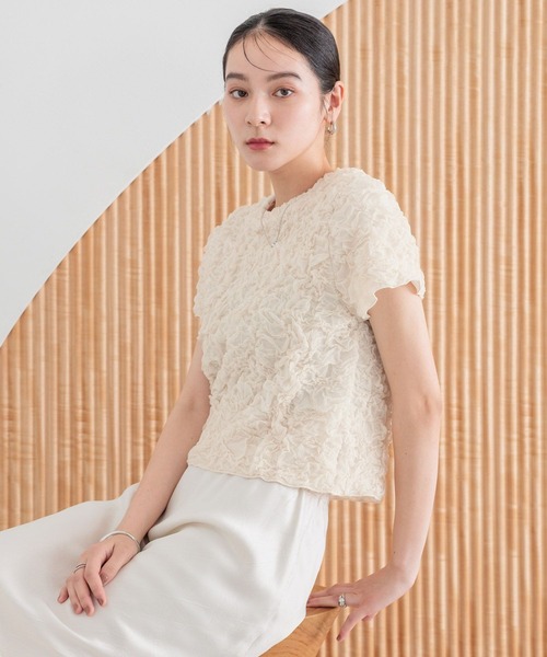 LOWRYS FARM（ローリーズファーム）の「シャーリングSS 　325104（Tシャツ/カットソー・レディース・オフホワイト/ブラック/アイボリー・FREE）」の3枚目の写真