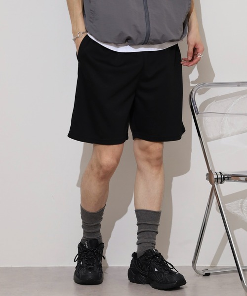 FUNALIVE（ファンアライブ）の「Neon color Leopard shorts / ネオンカラー/レオパード ハーフパンツ unisex（スウェットパンツ・メンズ・イエロー/ベージュ/ブラック/チャコールグレー/チャコール/杢グレー/グリーン/イエロー系1/オレンジ/グリーン系1・M/L/XL）」の2枚目の写真