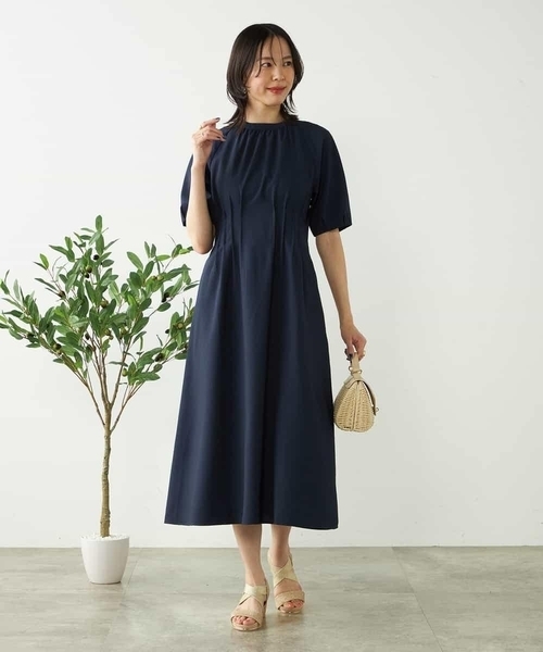 a.v.v（アーヴェヴェ）の「【洗える/イージーケア/吸水速乾/UVカット】ウエストタックサッカーワンピース（ワンピース・レディース・ライトグレー/ネイビー・36/38/40）」の12枚目の写真