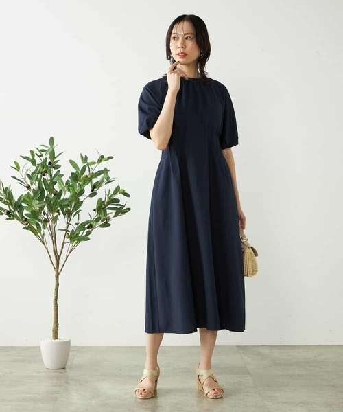 a.v.v（アーヴェヴェ）の「【洗える/イージーケア/吸水速乾/UVカット】ウエストタックサッカーワンピース（ワンピース・レディース・ライトグレー/ネイビー・36/38/40）」の7枚目の写真