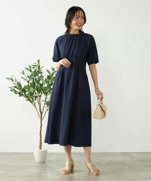 a.v.v（アーヴェヴェ）の「【洗える/イージーケア/吸水速乾/UVカット】ウエストタックサッカーワンピース（ワンピース・レディース・ライトグレー/ネイビー・36/38/40）」の3枚目の写真