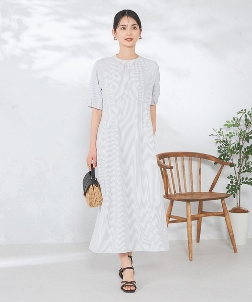 a.v.v（アーヴェヴェ）の「【洗える/イージーケア/吸水速乾/UVカット】ウエストタックサッカーワンピース（ワンピース・レディース・ライトグレー/ネイビー・36/38/40）」の10枚目の写真