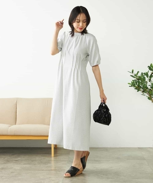 a.v.v（アーヴェヴェ）の「【洗える/イージーケア/吸水速乾/UVカット】ウエストタックサッカーワンピース（ワンピース・レディース・ライトグレー/ネイビー・36/38/40）」の17枚目の写真