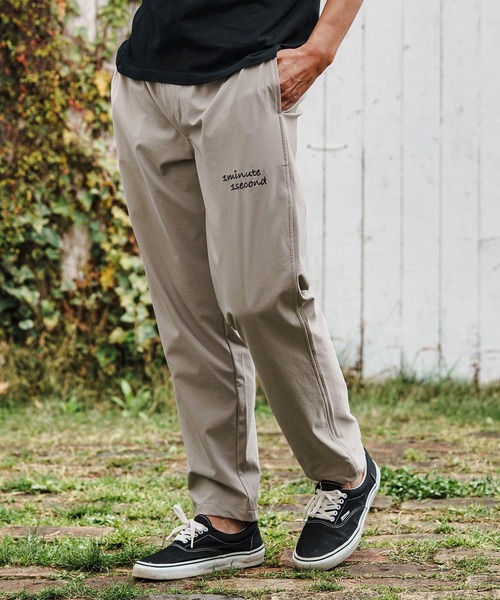 1minute 1second(ワンミニットワンセカンド)の「mp13511-cool embroidery easy pants イージーパンツ(その他パンツ・メンズ・グレイッシュベージュ/ブラック・S/M/L/XL)」の2枚目の写真