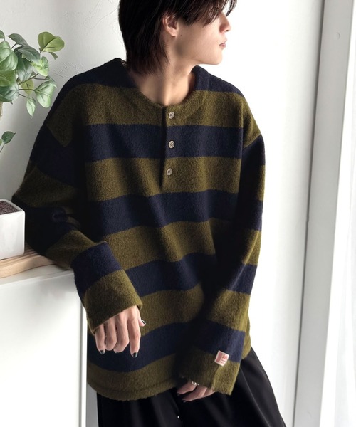 Java(ジャバ)の「《JaVaジャバコラボ》クラシカル×モダンな一枚。ラガーデザインリラックスニット(長袖)(ニット/セーター・メンズ・カーキ系/ブラック×グレー/ブラック/ブラック×ホワイト・LARGE/X-LARGE/SMALL/MEDIUM)」の4枚目の写真