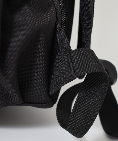 Kappa(カッパ)の「kappa シンプルロゴ刺繍デイパック(バックパック/リュック・メンズ・ブラック×ブラック/ブラック×ブルー/ブラック×ホワイト・FREE)」の17枚目の写真