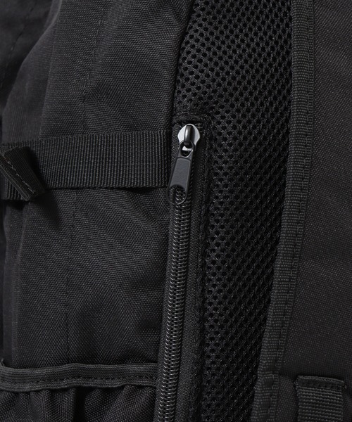 Kappa(カッパ)の「kappa シンプルロゴ刺繍デイパック(バックパック/リュック・メンズ・ブラック×ブラック/ブラック×ブルー/ブラック×ホワイト・FREE)」の15枚目の写真