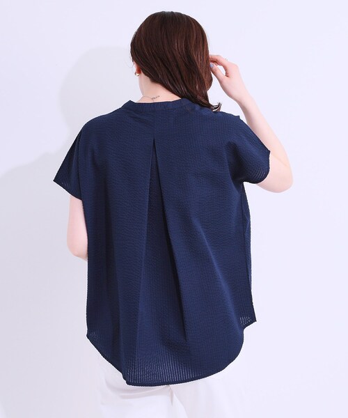 SHOO・LA・RUE（シューラルー）の「【洗える/S-LL】涼やかで好印象 サッカーブラウス（シャツ/ブラウス・レディース・ネイビー/ブルー系その他4/ホワイト・04/03/02/01）」の5枚目の写真