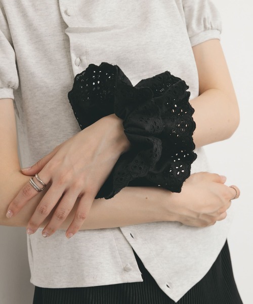 KBF（ケイビーエフ）の「ダブルレースシュシュ（ヘアゴム・レディース・アイボリー/ブラック・ONE）」の10枚目の写真