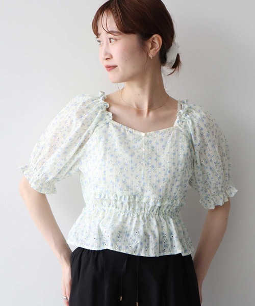 earth music&ecology(アースミュージックアンドエコロジー)の「フラワー刺繍フリルヘムブラウス(シャツ/ブラウス・レディース・オフホワイト/アイボリー/ネイビー・FREE)」の2枚目の写真