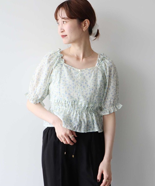 earth music&ecology(アースミュージックアンドエコロジー)の「フラワー刺繍フリルヘムブラウス(シャツ/ブラウス・レディース・オフホワイト/アイボリー/ネイビー・FREE)」の6枚目の写真