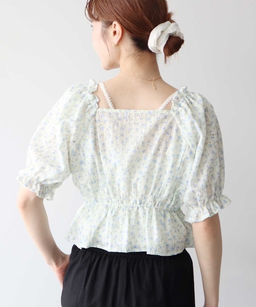 earth music&ecology(アースミュージックアンドエコロジー)の「フラワー刺繍フリルヘムブラウス(シャツ/ブラウス・レディース・オフホワイト/アイボリー/ネイビー・FREE)」の8枚目の写真