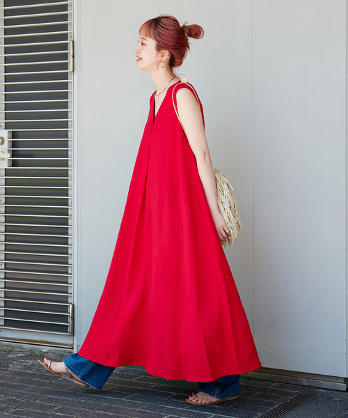 B.C STOCK（ベーセーストック）の「《追加6》手洗い可 / リネンレーヨンスリーブレスワンピース（ワンピース・レディース・ブラウン/レッド/ブラック/サックスブルー/コバルトブルー・SMALL/MEDIUM）」の5枚目の写真