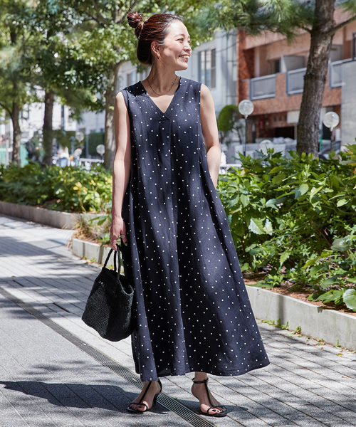 B.C STOCK（ベーセーストック）の「《追加6》手洗い可 / リネンレーヨンスリーブレスワンピース（ワンピース・レディース・ブラウン/レッド/ブラック/サックスブルー/コバルトブルー・SMALL/MEDIUM）」の4枚目の写真