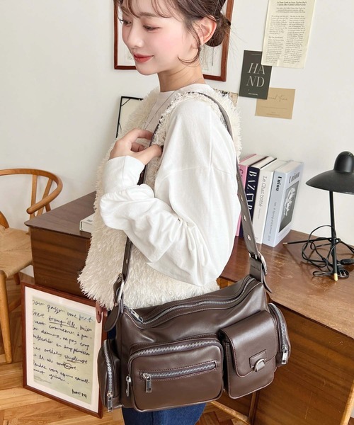 セール】ベルトショルダーマルチポケットハンドバッグ（ハンドバッグ