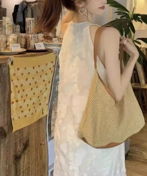 gossip!ロサンゼルス(ゴシップロサンゼルス)の「ニュアンスレース エレガントノースリーブワンピース(ワンピース・レディース・オフホワイト・S/M)」の4枚目の写真