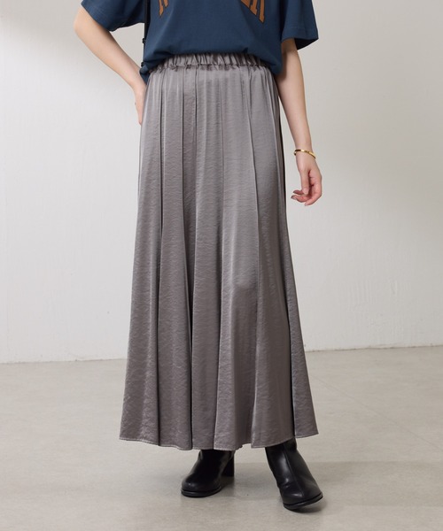 COLLAGE GALLARDAGALANTE（コラージュガリャルダガランテ）の「シルキーサテンフレアスカート（スカート・レディース・グレー/パープル・FREE）」の2枚目の写真