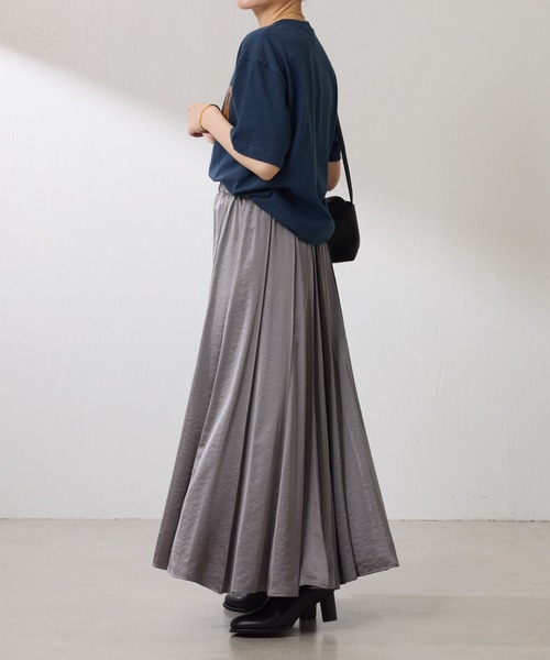 COLLAGE GALLARDAGALANTE（コラージュガリャルダガランテ）の「シルキーサテンフレアスカート（スカート・レディース・グレー/パープル・FREE）」の3枚目の写真