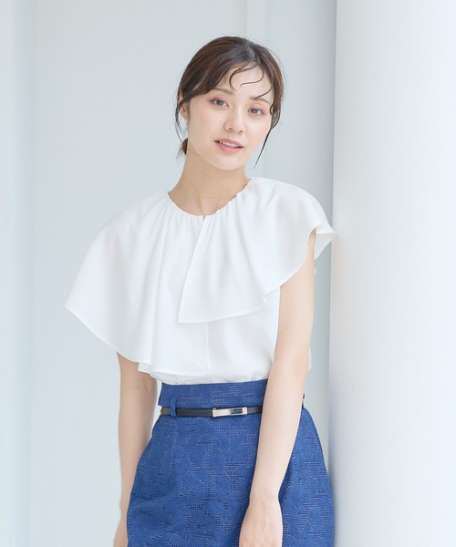 Andemiu（アンデミュウ）の「アシメフリルブラウス577651（シャツ/ブラウス・レディース・ホワイト系その他5/ブラック/オフホワイト/ネイビー・FREE）」の9枚目の写真