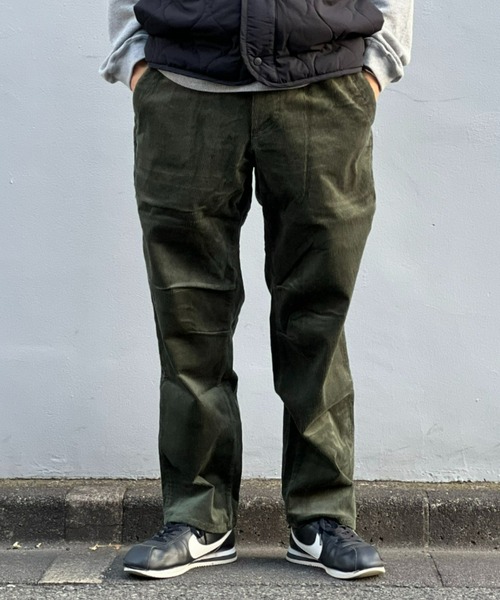ROARK REVIVAL(ロアークリバイバル)の「【ROARK】 TRAVELPANT CORDUROY - RELAX(その他パンツ・メンズ・モスグリーン・MEDIUM/LARGE/X-LARGE)」の1枚目の写真