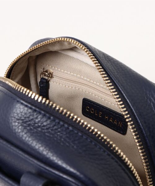 COLE HAAN(コールハーン)の「ビバリーミニサッチェル womens(ハンドバッグ・レディース・ネイビー・OSFA)」の2枚目の写真