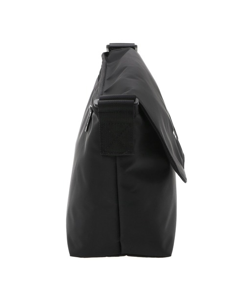 Manhattan Portage（マンハッタンポーテージ）の「CASUAL MESSENGER SLIM FLIGHT NYLON BACKING BP W/DIV MGNT（メッセンジャーバッグ・メンズ・ブラック・SMALL）」の6枚目の写真