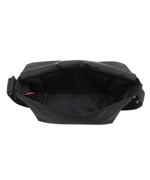 Manhattan Portage（マンハッタンポーテージ）の「CASUAL MESSENGER SLIM FLIGHT NYLON BACKING BP W/DIV MGNT（メッセンジャーバッグ・メンズ・ブラック・SMALL）」の9枚目の写真