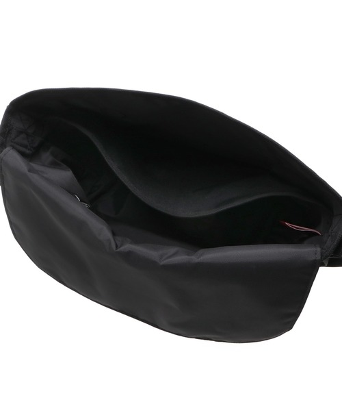 Manhattan Portage（マンハッタンポーテージ）の「CASUAL MESSENGER SLIM FLIGHT NYLON BACKING BP W/DIV MGNT（メッセンジャーバッグ・メンズ・ブラック・SMALL）」の12枚目の写真