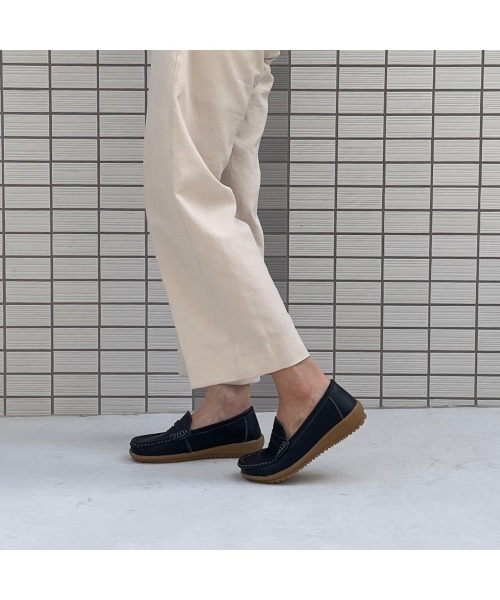 Tomieco(トミエコ)の「本革 ウェッジ底カジュアル モカシンローファー ふわふわクッション(モカシン/デッキシューズ・レディース・ホワイト/ブラック・M/L/LL/XL/S)」の10枚目の写真