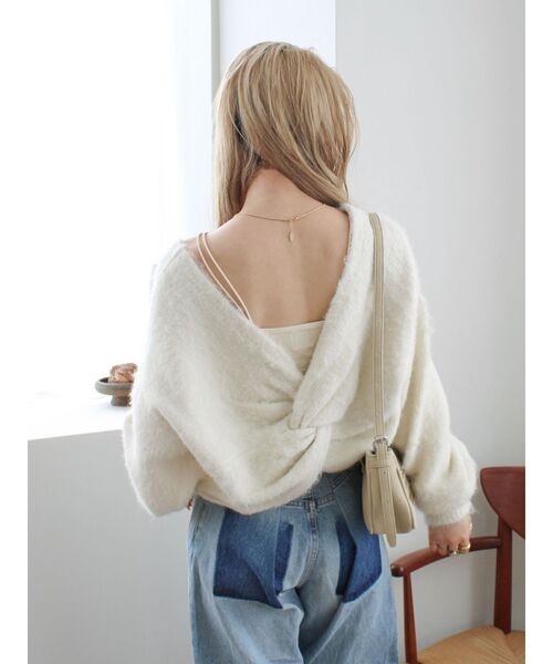 Ungrid（アングリッド）の「バックオープンデザインニット（ニット/セーター・レディース・アイボリー/レッド/ブラウン・FREE）」の2枚目の写真