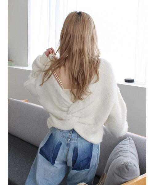 Ungrid（アングリッド）の「バックオープンデザインニット（ニット/セーター・レディース・アイボリー/レッド/ブラウン・FREE）」の5枚目の写真