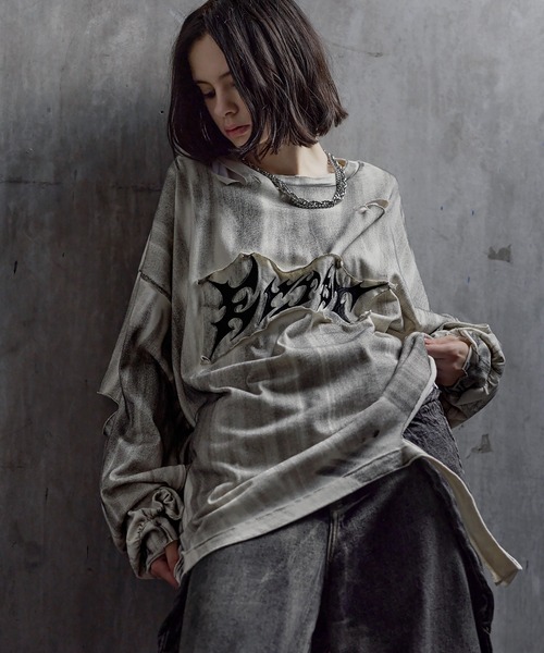 ERAR(エラー)の「【ERAR】ケミカルウォッシュ加工/スプレー加工 ハイダメージヴィンテージロゴ刺繍ロンT/Tシャツ(Tシャツ/カットソー・メンズ・ブラック/ホワイト・S/M/L/XL)」の3枚目の写真